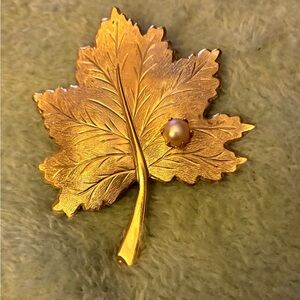 Vintage Sarah Coventry Large Gold-tone & Faux Pearl Leaf Brooch Pin fb1-116
